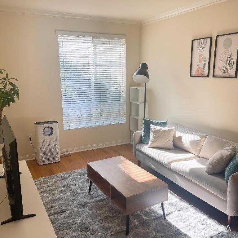 Apartamento In La - 1br With Free Parking, Laundry, Pool